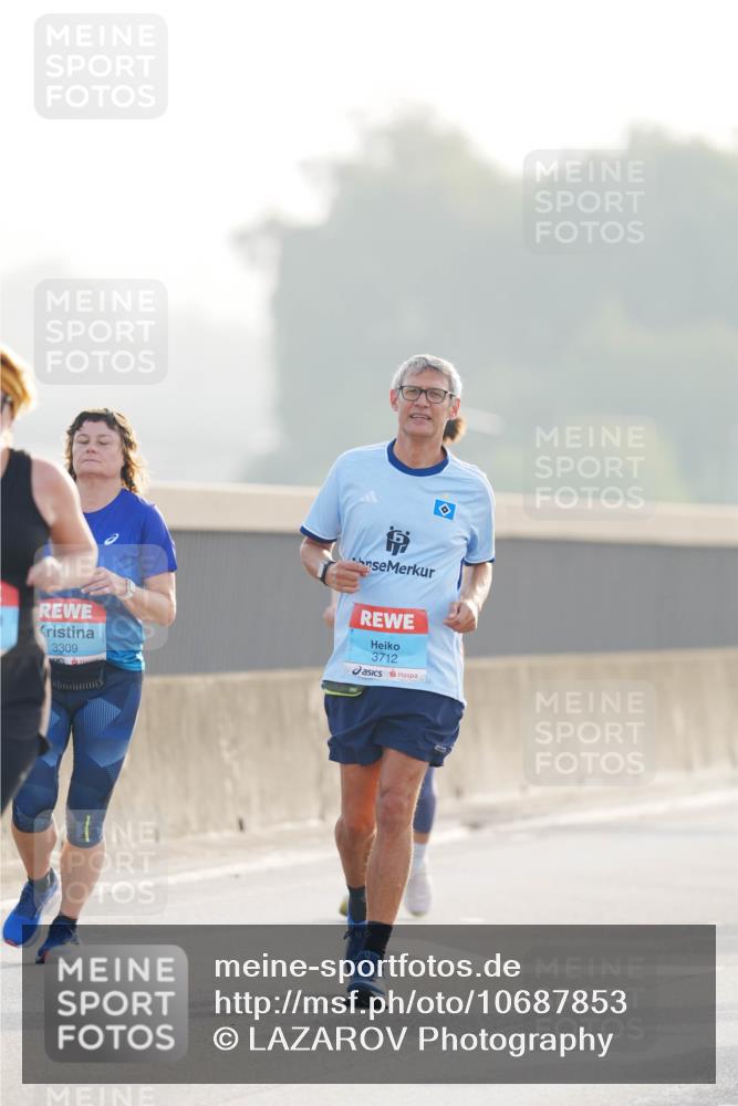 03.10.2026 - Köhlbrandbrückenlauf LAZAROV Photography http://msf.ph/oto/10687853 03.10.2026 09:30:47 Position 3 80, 3309, 3712 meine-sportfotos.de