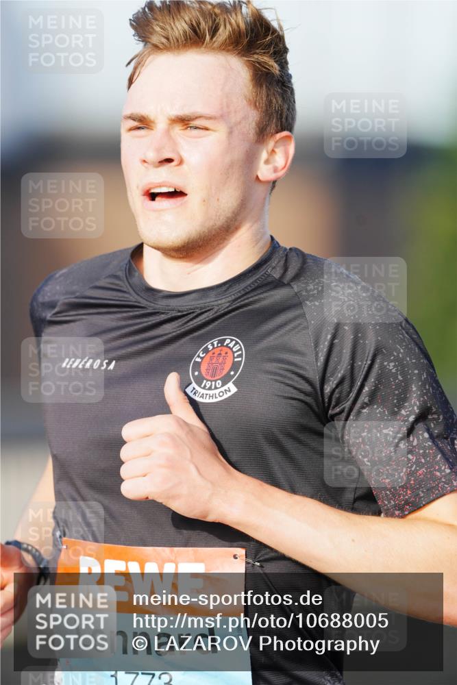 03.10.2026 - Köhlbrandbrückenlauf LAZAROV Photography http://msf.ph/oto/10688005 03.10.2026 09:32:57 Position 3 1910, 1773 meine-sportfotos.de
