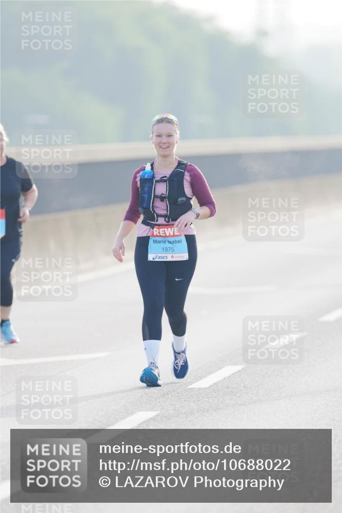 03.10.2026 - Köhlbrandbrückenlauf LAZAROV Photography http://msf.ph/oto/10688022 03.10.2026 09:33:07 Position 3 1975 meine-sportfotos.de