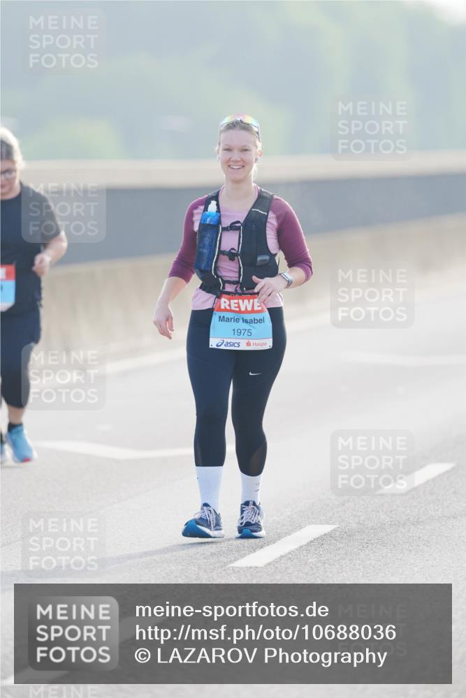 03.10.2026 - Köhlbrandbrückenlauf LAZAROV Photography http://msf.ph/oto/10688036 03.10.2026 09:33:09 Position 3 1975 meine-sportfotos.de