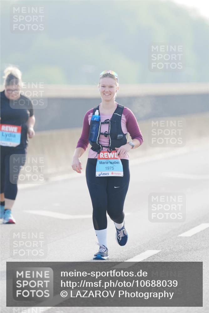 03.10.2026 - Köhlbrandbrückenlauf LAZAROV Photography http://msf.ph/oto/10688039 03.10.2026 09:33:09 Position 3 1975 meine-sportfotos.de