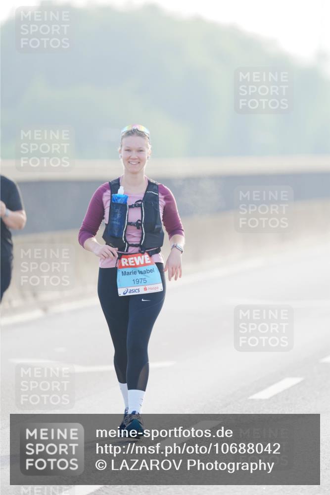 03.10.2026 - Köhlbrandbrückenlauf LAZAROV Photography http://msf.ph/oto/10688042 03.10.2026 09:33:09 Position 3 1975 meine-sportfotos.de