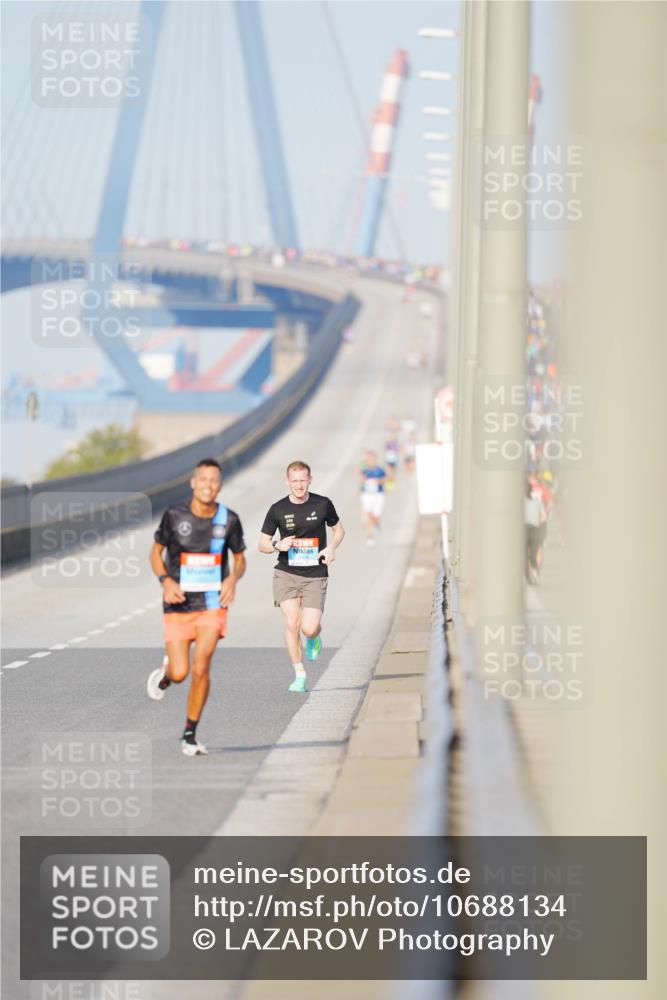 03.10.2026 - Köhlbrandbrückenlauf LAZAROV Photography http://msf.ph/oto/10688134 03.10.2026 09:33:30 Position 3  meine-sportfotos.de