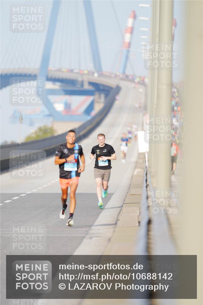 03.10.2026 - Köhlbrandbrückenlauf LAZAROV Photography http://msf.ph/oto/10688142 03.10.2026 09:33:30 Position 3  meine-sportfotos.de
