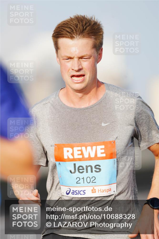 03.10.2026 - Köhlbrandbrückenlauf LAZAROV Photography http://msf.ph/oto/10688328 03.10.2026 09:34:46 Position 3 2102 meine-sportfotos.de