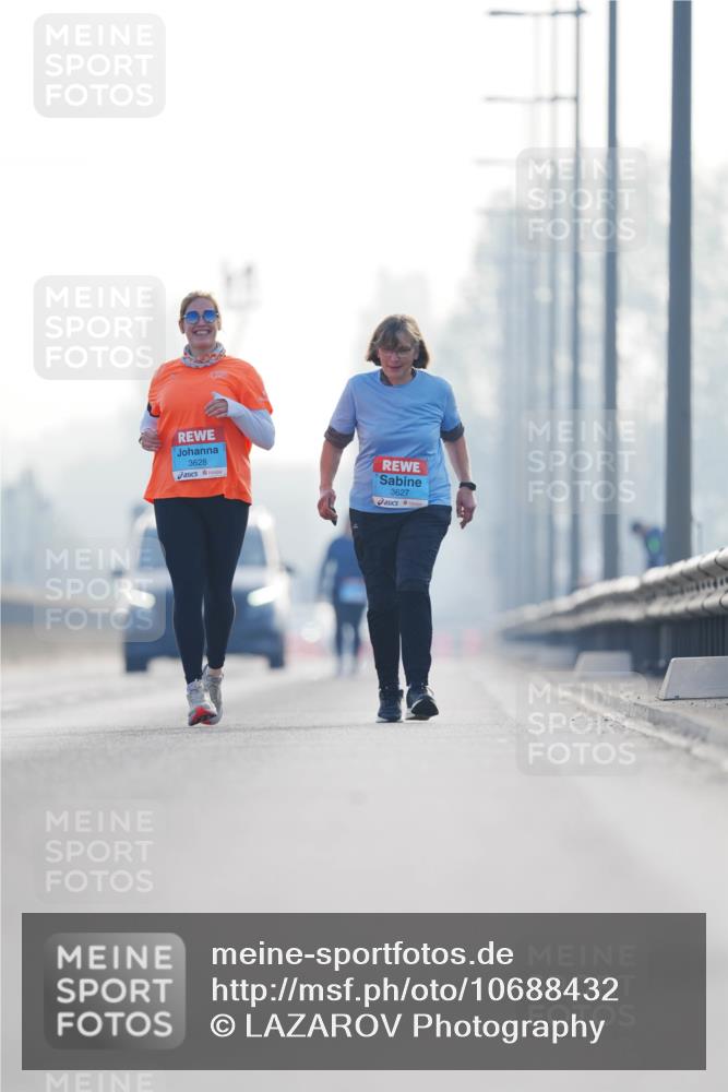 03.10.2026 - Köhlbrandbrückenlauf LAZAROV Photography http://msf.ph/oto/10688432 03.10.2026 09:35:30 Position 3 3628, 3627 meine-sportfotos.de