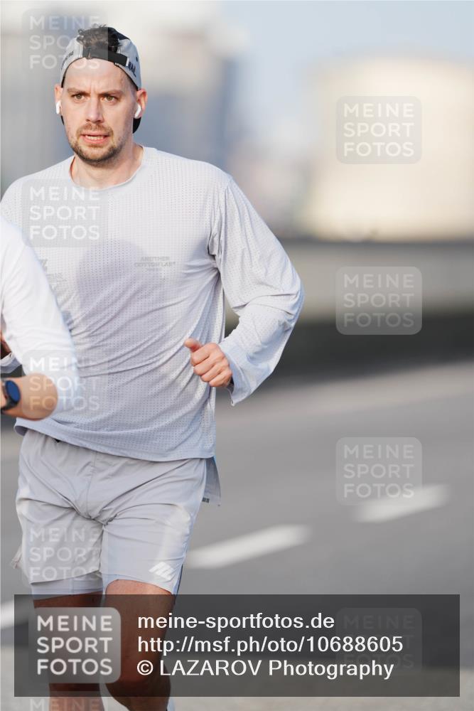 03.10.2026 - Köhlbrandbrückenlauf LAZAROV Photography http://msf.ph/oto/10688605 03.10.2026 09:37:25 Position 3  meine-sportfotos.de