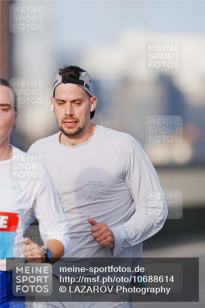03.10.2026 - Köhlbrandbrückenlauf LAZAROV Photography http://msf.ph/oto/10688614 03.10.2026 09:37:25 Position 3  meine-sportfotos.de