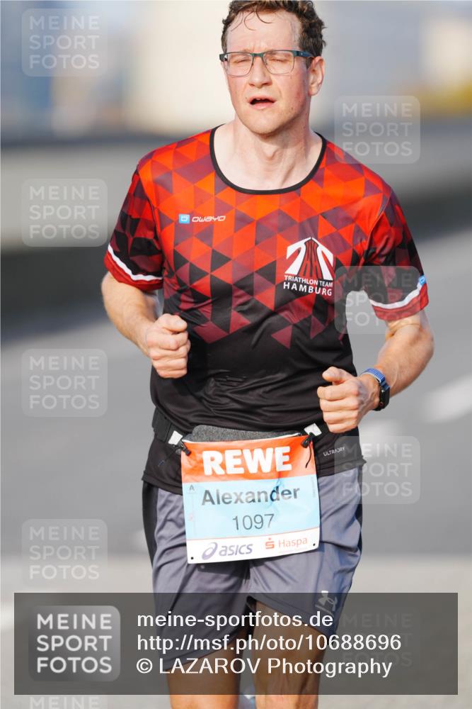 03.10.2026 - Köhlbrandbrückenlauf LAZAROV Photography http://msf.ph/oto/10688696 03.10.2026 09:39:29 Position 3 0, 1097 meine-sportfotos.de