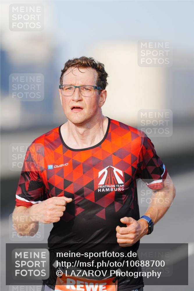 03.10.2026 - Köhlbrandbrückenlauf LAZAROV Photography http://msf.ph/oto/10688700 03.10.2026 09:39:30 Position 3  meine-sportfotos.de