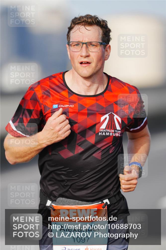 03.10.2026 - Köhlbrandbrückenlauf LAZAROV Photography http://msf.ph/oto/10688703 03.10.2026 09:39:30 Position 3 0, 1097 meine-sportfotos.de