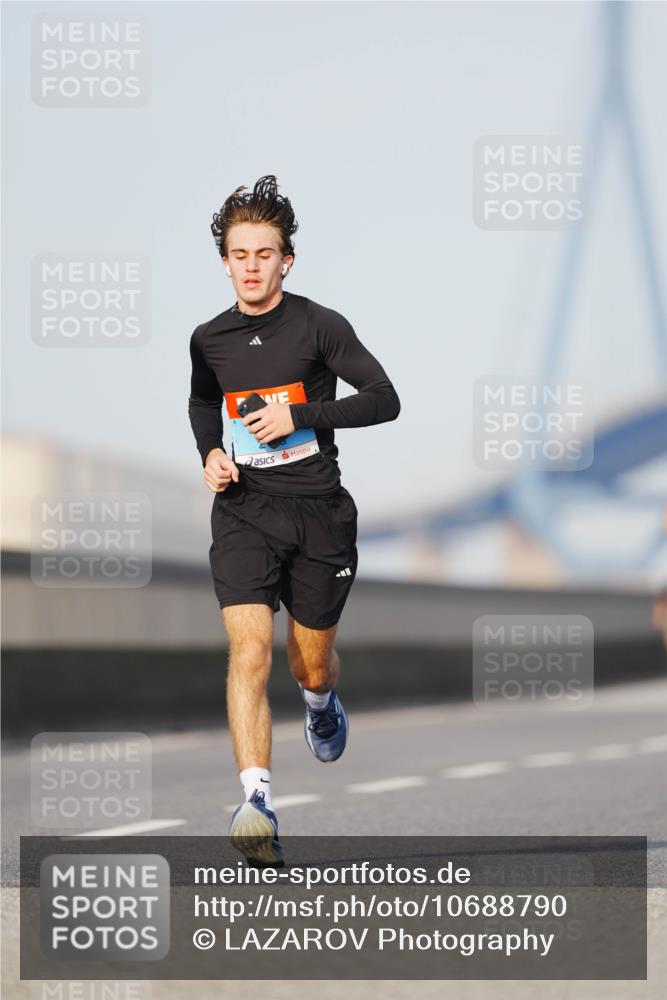 03.10.2026 - Köhlbrandbrückenlauf LAZAROV Photography http://msf.ph/oto/10688790 03.10.2026 09:40:00 Position 3  meine-sportfotos.de