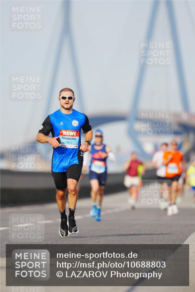 03.10.2026 - Köhlbrandbrückenlauf LAZAROV Photography http://msf.ph/oto/10688803 03.10.2026 09:40:03 Position 3 1823 meine-sportfotos.de