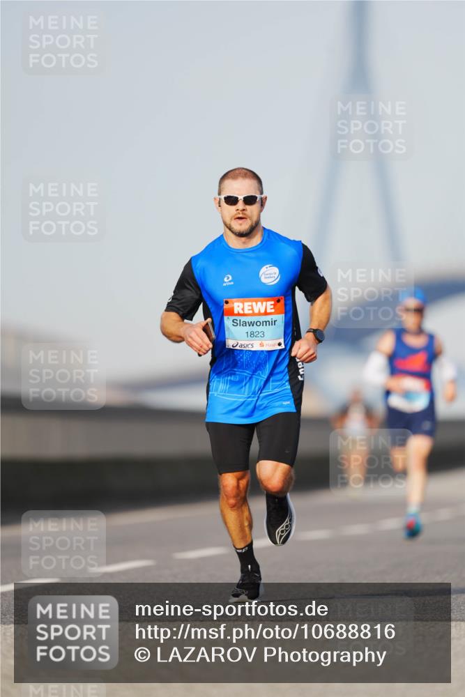 03.10.2026 - Köhlbrandbrückenlauf LAZAROV Photography http://msf.ph/oto/10688816 03.10.2026 09:40:05 Position 3 1823 meine-sportfotos.de