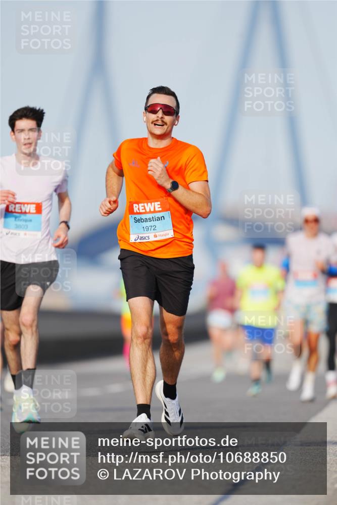 03.10.2026 - Köhlbrandbrückenlauf LAZAROV Photography http://msf.ph/oto/10688850 03.10.2026 09:40:16 Position 3 3803, 1972 meine-sportfotos.de