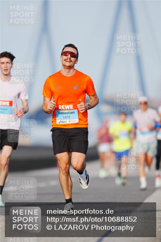 03.10.2026 - Köhlbrandbrückenlauf LAZAROV Photography http://msf.ph/oto/10688852 03.10.2026 09:40:16 Position 3 09, 1972 meine-sportfotos.de
