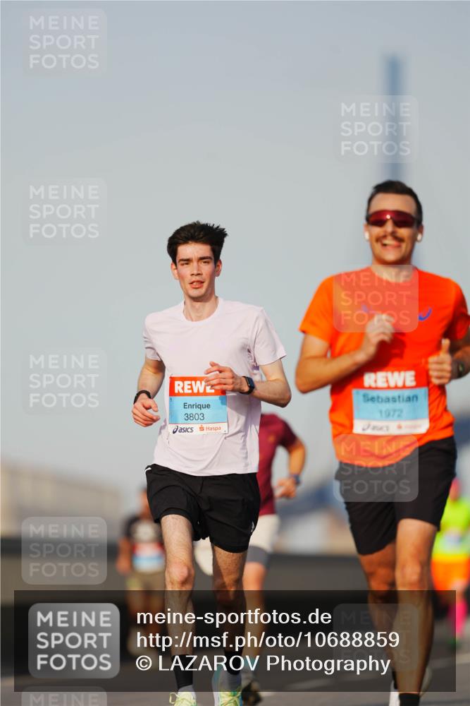 03.10.2026 - Köhlbrandbrückenlauf LAZAROV Photography http://msf.ph/oto/10688859 03.10.2026 09:40:17 Position 3 3803, 1972 meine-sportfotos.de