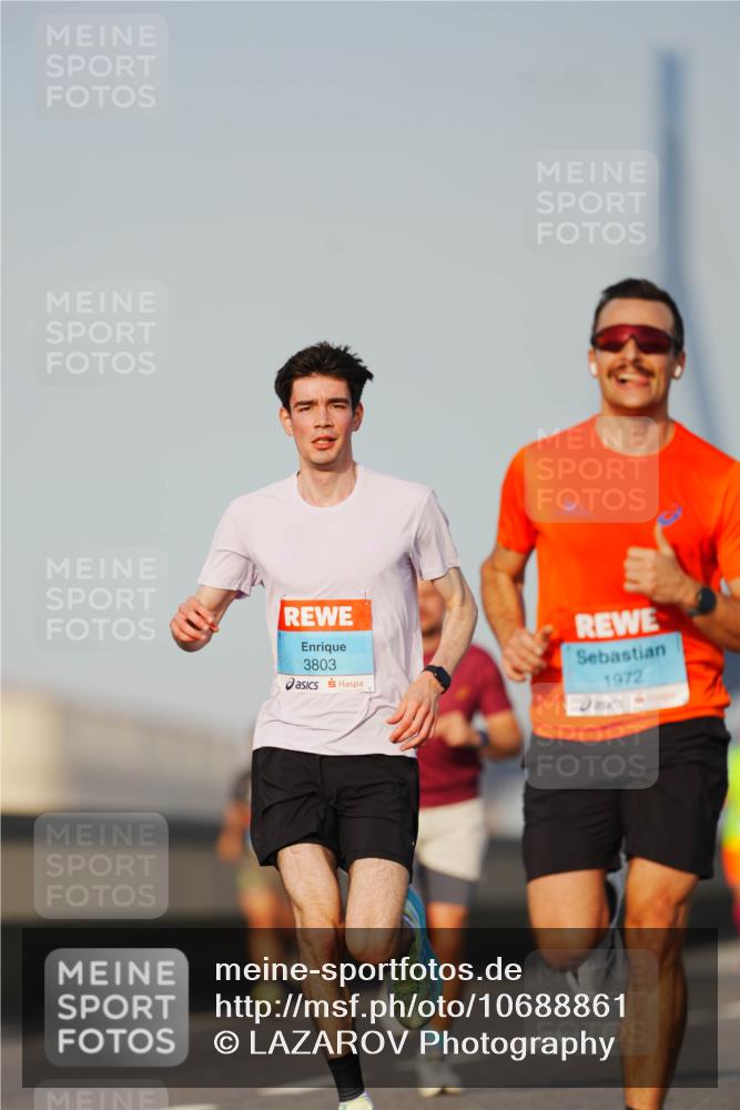 03.10.2026 - Köhlbrandbrückenlauf LAZAROV Photography http://msf.ph/oto/10688861 03.10.2026 09:40:17 Position 3 10, 3803, 1972 meine-sportfotos.de