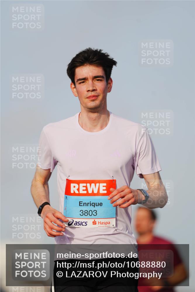 03.10.2026 - Köhlbrandbrückenlauf LAZAROV Photography http://msf.ph/oto/10688880 03.10.2026 09:40:21 Position 3 3803 meine-sportfotos.de