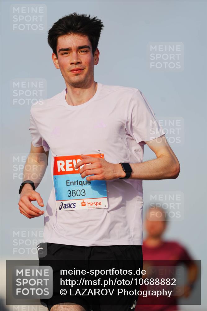 03.10.2026 - Köhlbrandbrückenlauf LAZAROV Photography http://msf.ph/oto/10688882 03.10.2026 09:40:21 Position 3 3803 meine-sportfotos.de