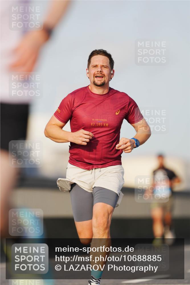 03.10.2026 - Köhlbrandbrückenlauf LAZAROV Photography http://msf.ph/oto/10688885 03.10.2026 09:40:22 Position 3 40, 42, 195 meine-sportfotos.de