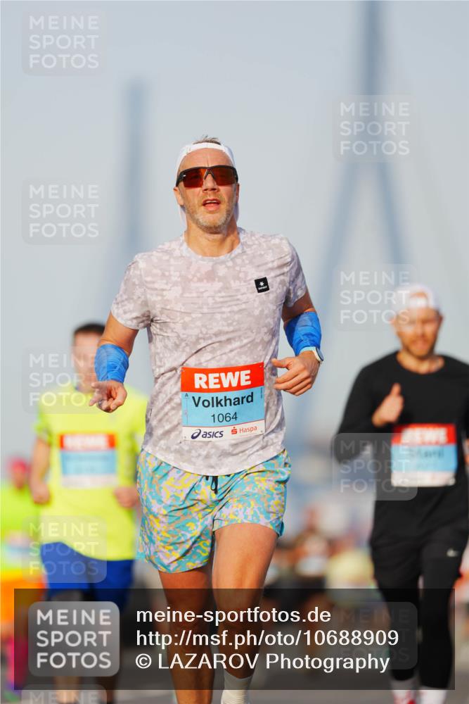 03.10.2026 - Köhlbrandbrückenlauf LAZAROV Photography http://msf.ph/oto/10688909 03.10.2026 09:40:25 Position 3 1064 meine-sportfotos.de