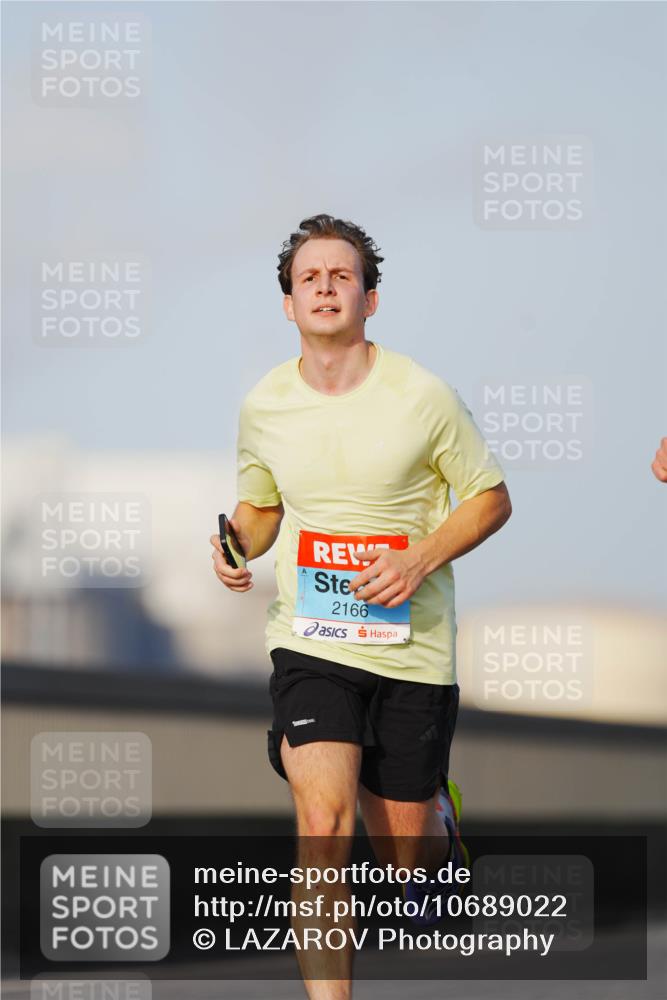 03.10.2026 - Köhlbrandbrückenlauf LAZAROV Photography http://msf.ph/oto/10689022 03.10.2026 09:40:46 Position 3 2166 meine-sportfotos.de
