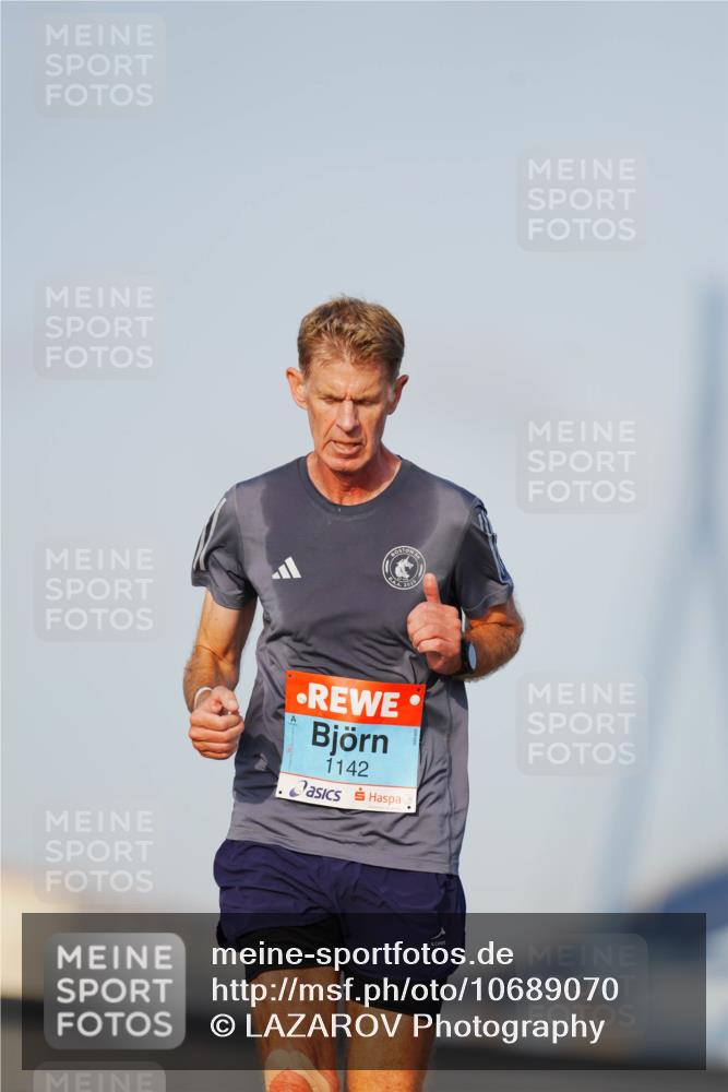 03.10.2026 - Köhlbrandbrückenlauf LAZAROV Photography http://msf.ph/oto/10689070 03.10.2026 09:40:54 Position 3 1142 meine-sportfotos.de