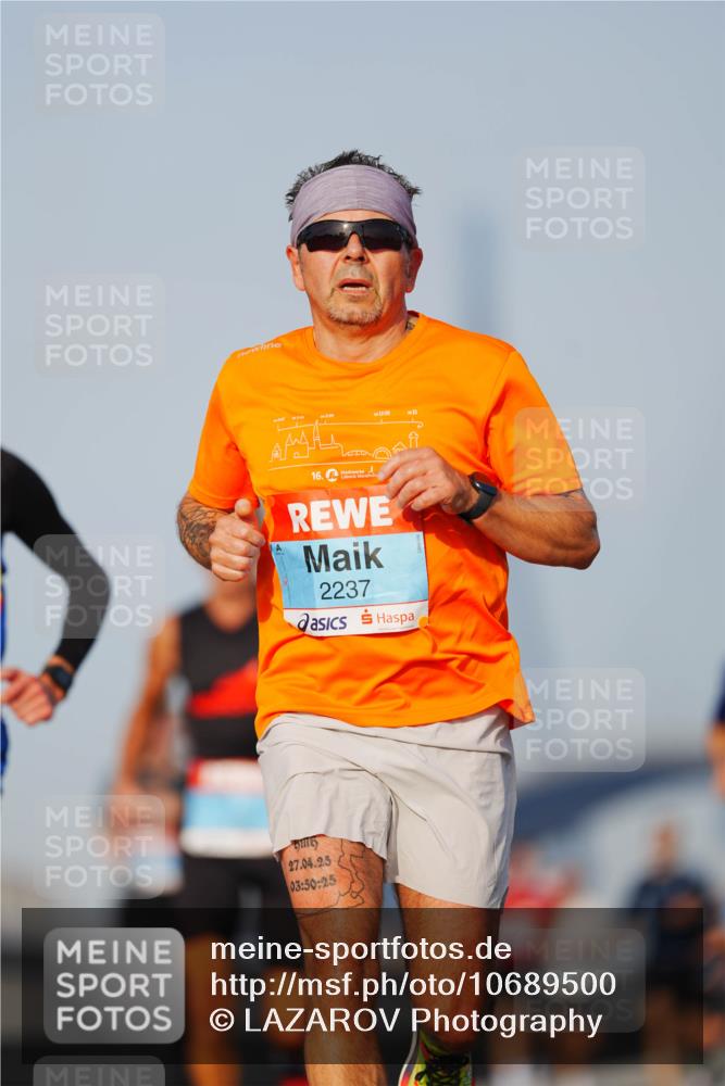 03.10.2026 - Köhlbrandbrückenlauf LAZAROV Photography http://msf.ph/oto/10689500 03.10.2026 09:42:44 Position 3 27, 04, 25, 03, 50, 25, 32, 21, 16, 2237 meine-sportfotos.de