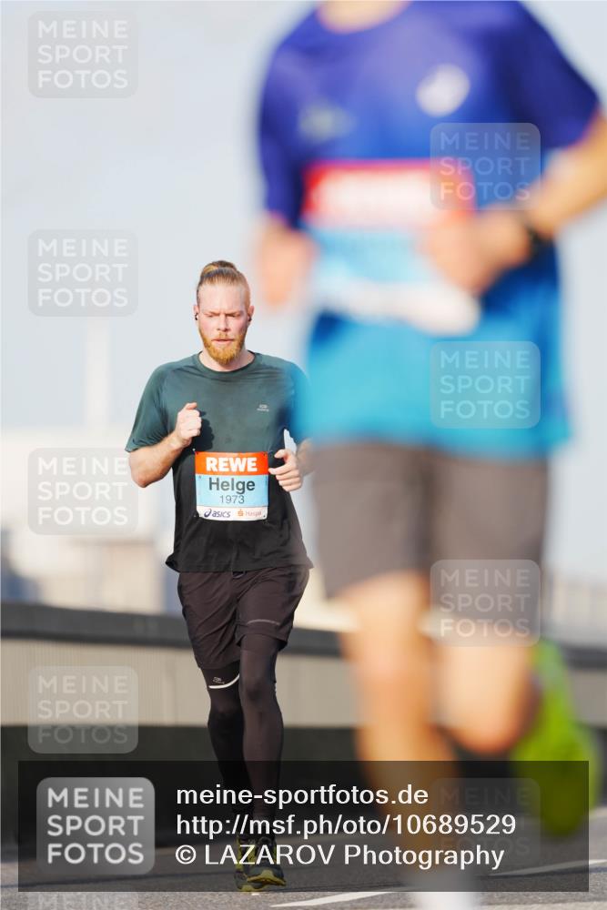 03.10.2026 - Köhlbrandbrückenlauf LAZAROV Photography http://msf.ph/oto/10689529 03.10.2026 09:42:50 Position 3 1973 meine-sportfotos.de