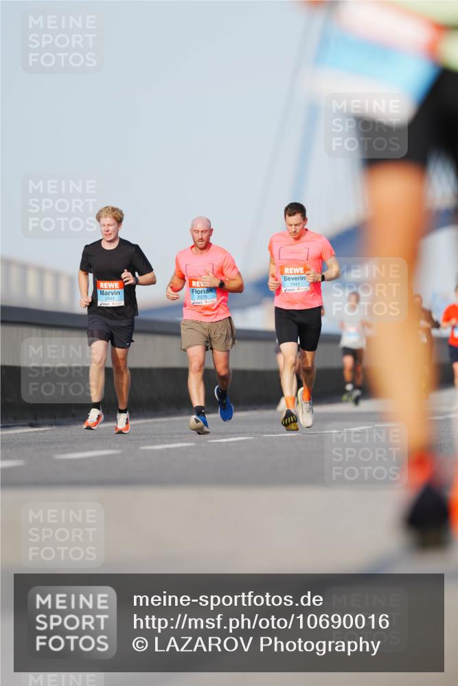 03.10.2026 - Köhlbrandbrückenlauf LAZAROV Photography http://msf.ph/oto/10690016 03.10.2026 09:44:40 Position 3 2044, 2275, 1941 meine-sportfotos.de