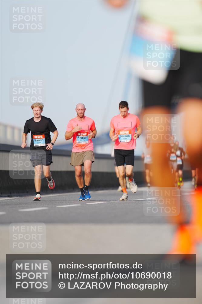 03.10.2026 - Köhlbrandbrückenlauf LAZAROV Photography http://msf.ph/oto/10690018 03.10.2026 09:44:40 Position 3 2044, 2275, 1941 meine-sportfotos.de