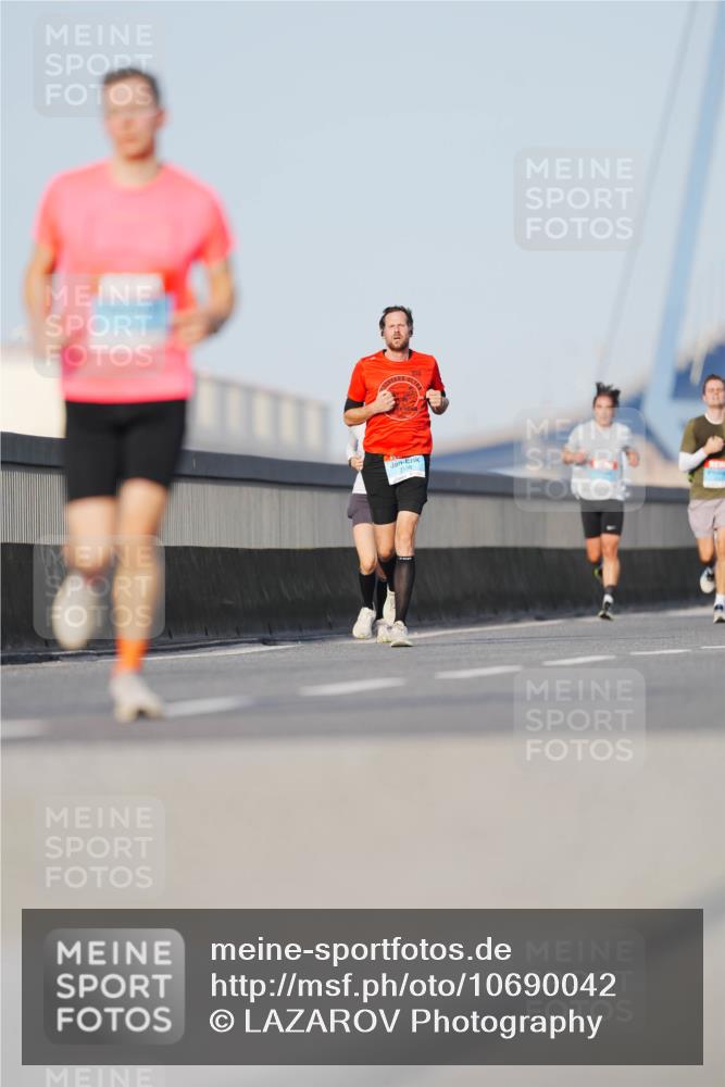 03.10.2026 - Köhlbrandbrückenlauf LAZAROV Photography http://msf.ph/oto/10690042 03.10.2026 09:44:47 Position 3  meine-sportfotos.de