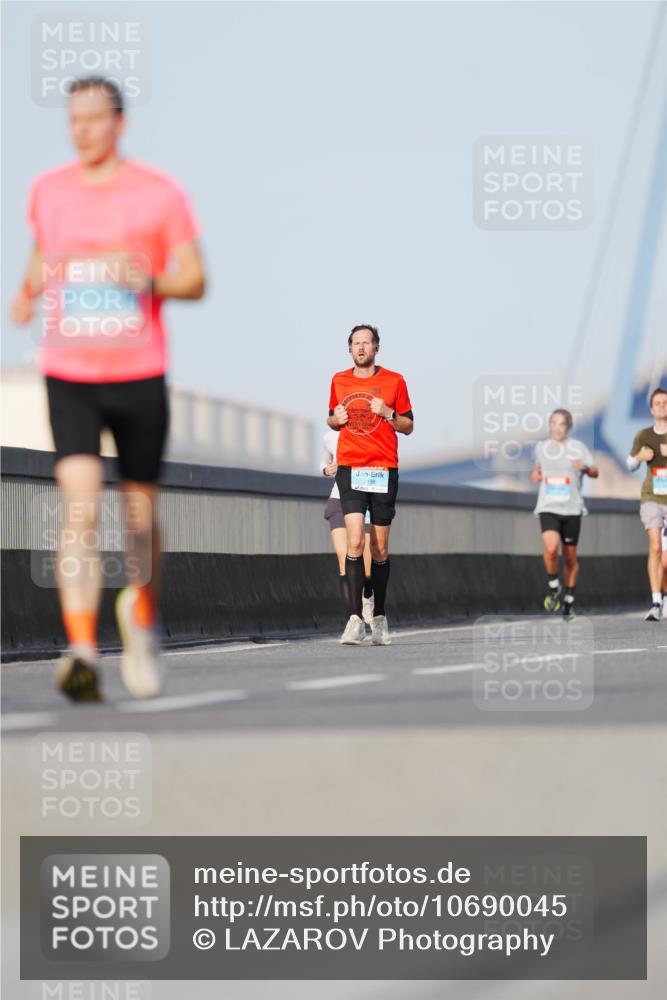 03.10.2026 - Köhlbrandbrückenlauf LAZAROV Photography http://msf.ph/oto/10690045 03.10.2026 09:44:48 Position 3  meine-sportfotos.de