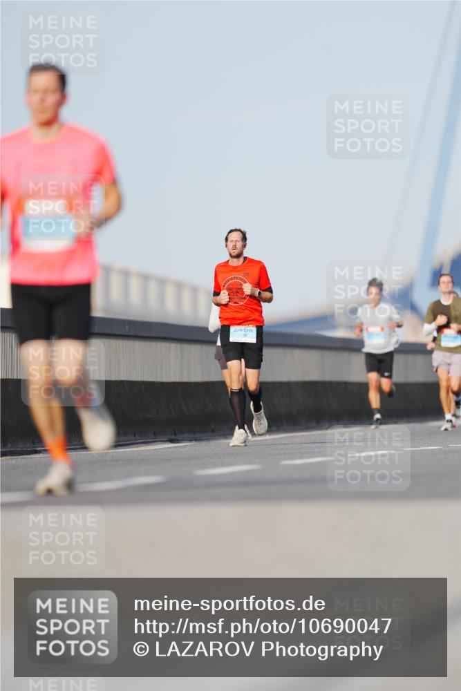 03.10.2026 - Köhlbrandbrückenlauf LAZAROV Photography http://msf.ph/oto/10690047 03.10.2026 09:44:48 Position 3  meine-sportfotos.de