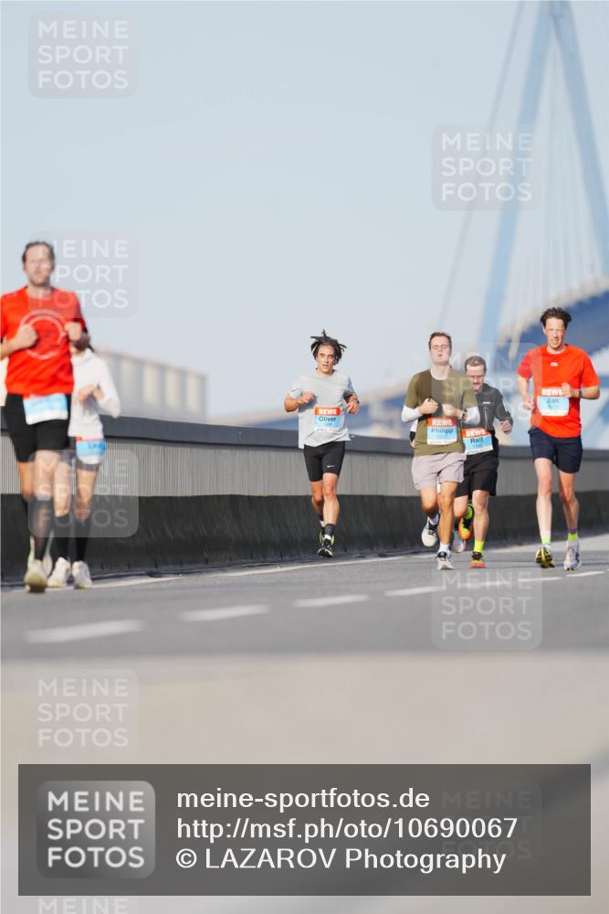 03.10.2026 - Köhlbrandbrückenlauf LAZAROV Photography http://msf.ph/oto/10690067 03.10.2026 09:44:51 Position 3  meine-sportfotos.de