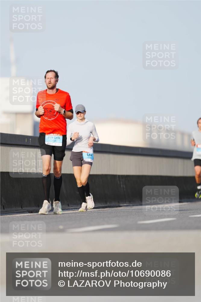 03.10.2026 - Köhlbrandbrückenlauf LAZAROV Photography http://msf.ph/oto/10690086 03.10.2026 09:44:54 Position 3 716, 1947, 2198, 1234 meine-sportfotos.de
