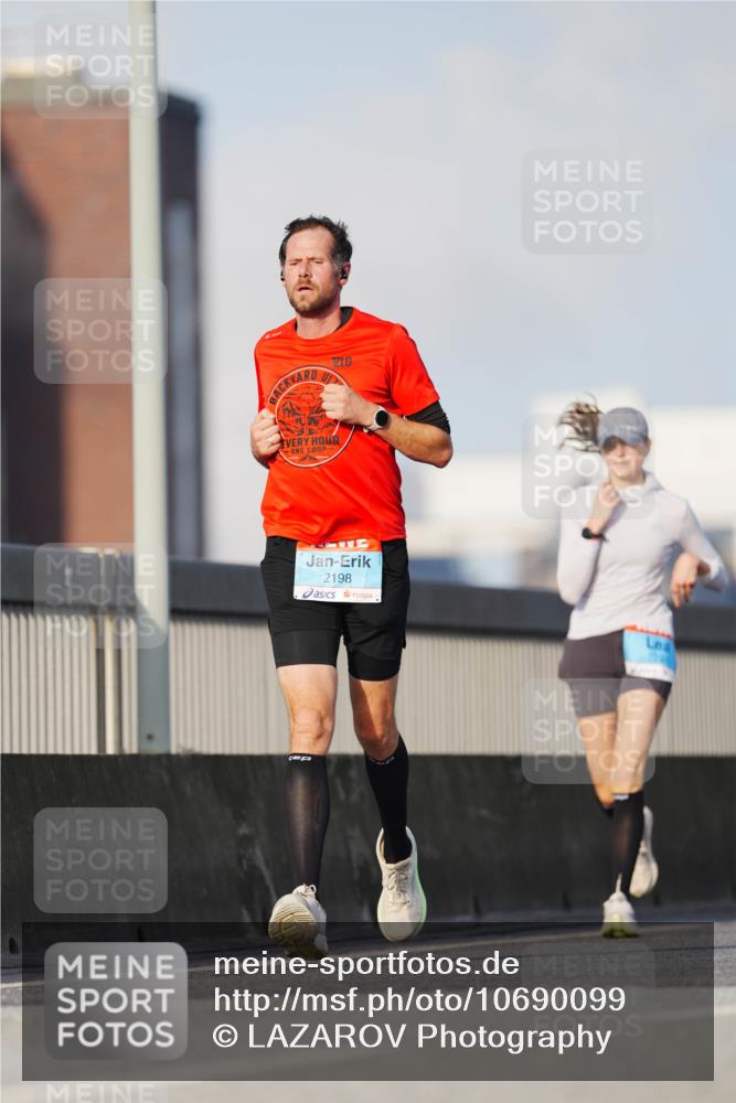 03.10.2026 - Köhlbrandbrückenlauf LAZAROV Photography http://msf.ph/oto/10690099 03.10.2026 09:44:58 Position 3 1, 2198 meine-sportfotos.de