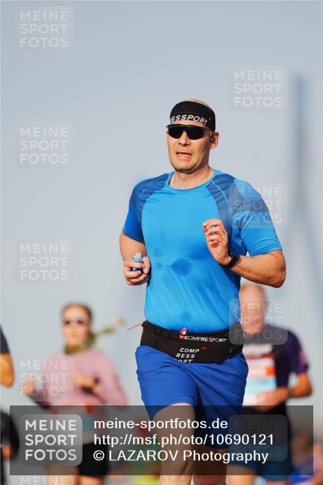 03.10.2026 - Köhlbrandbrückenlauf LAZAROV Photography http://msf.ph/oto/10690121 03.10.2026 09:45:05 Position 3  meine-sportfotos.de