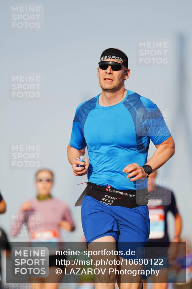 03.10.2026 - Köhlbrandbrückenlauf LAZAROV Photography http://msf.ph/oto/10690122 03.10.2026 09:45:05 Position 3  meine-sportfotos.de