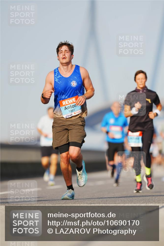03.10.2026 - Köhlbrandbrückenlauf LAZAROV Photography http://msf.ph/oto/10690170 03.10.2026 09:45:13 Position 3 1961 meine-sportfotos.de