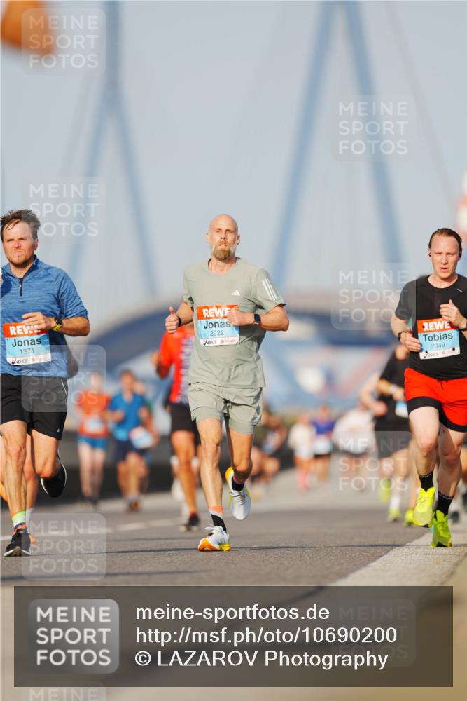 03.10.2026 - Köhlbrandbrückenlauf LAZAROV Photography http://msf.ph/oto/10690200 03.10.2026 09:45:21 Position 3 1371, 2222, 2049 meine-sportfotos.de