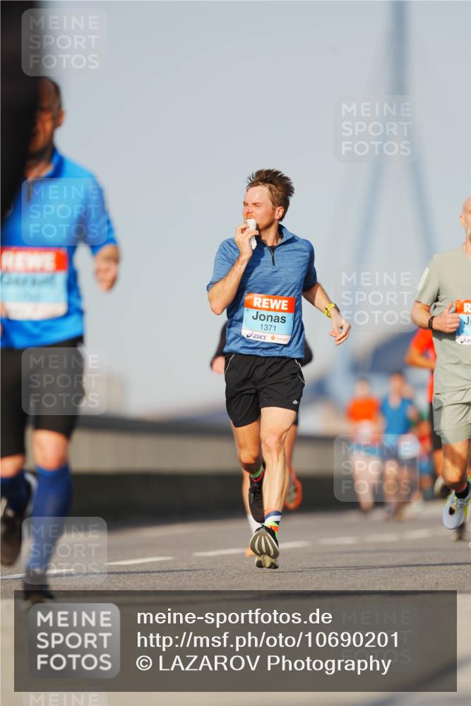 03.10.2026 - Köhlbrandbrückenlauf LAZAROV Photography http://msf.ph/oto/10690201 03.10.2026 09:45:22 Position 3 1371 meine-sportfotos.de
