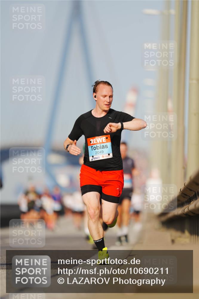 03.10.2026 - Köhlbrandbrückenlauf LAZAROV Photography http://msf.ph/oto/10690211 03.10.2026 09:45:24 Position 3 2049 meine-sportfotos.de