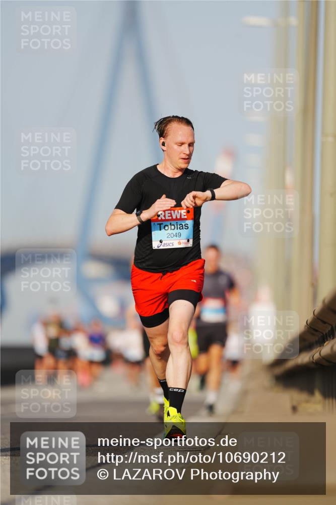 03.10.2026 - Köhlbrandbrückenlauf LAZAROV Photography http://msf.ph/oto/10690212 03.10.2026 09:45:24 Position 3 2049 meine-sportfotos.de