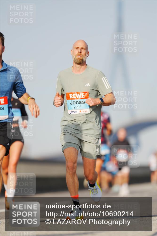 03.10.2026 - Köhlbrandbrückenlauf LAZAROV Photography http://msf.ph/oto/10690214 03.10.2026 09:45:25 Position 3 2222 meine-sportfotos.de
