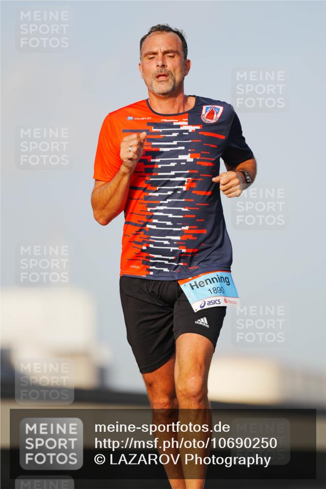 03.10.2026 - Köhlbrandbrückenlauf LAZAROV Photography http://msf.ph/oto/10690250 03.10.2026 09:45:32 Position 3 0, 1890 meine-sportfotos.de