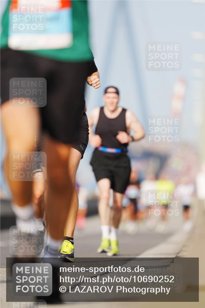03.10.2026 - Köhlbrandbrückenlauf LAZAROV Photography http://msf.ph/oto/10690252 03.10.2026 09:45:33 Position 3  meine-sportfotos.de