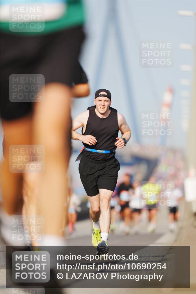 03.10.2026 - Köhlbrandbrückenlauf LAZAROV Photography http://msf.ph/oto/10690254 03.10.2026 09:45:34 Position 3  meine-sportfotos.de