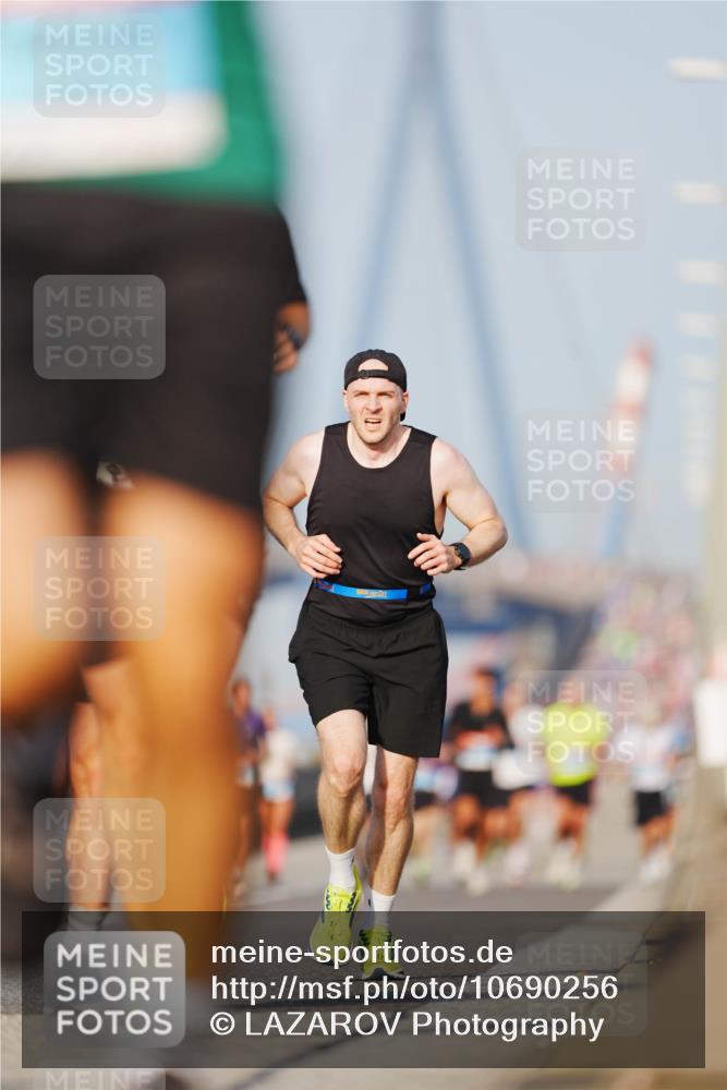 03.10.2026 - Köhlbrandbrückenlauf LAZAROV Photography http://msf.ph/oto/10690256 03.10.2026 09:45:34 Position 3  meine-sportfotos.de